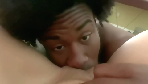 Hairy pussy squirt of a horny ebony chick in foot fetish porn