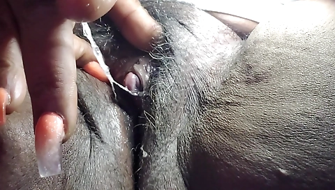 Busty ebony mature slut showing off her juicy body