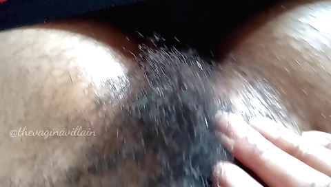 Ebony hairy woman fucks herself in the amateur video