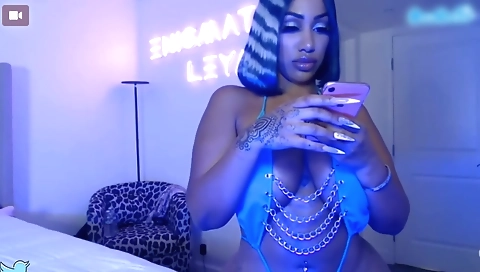 Busty tattooed cougar shows off her nude body in a solo clip