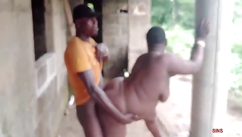 Outdoor amateur milf getting caught having a hard BBW