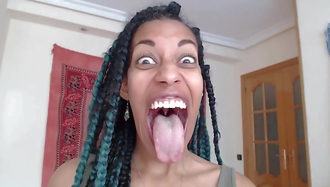 Ebony spankgirl with a lovely spank and a beautiful spankbang