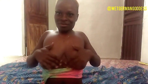 Sexy ebony babe rides on the camera in solo video clip