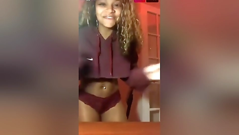 Ebony teen 18+ shoves a tight butt hole in a webcam video