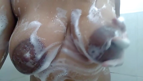 Milf in sexy body is showing her body in a webcam vid