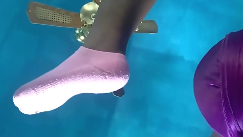 Ebony chick with a lovely body is masturbating on webcam