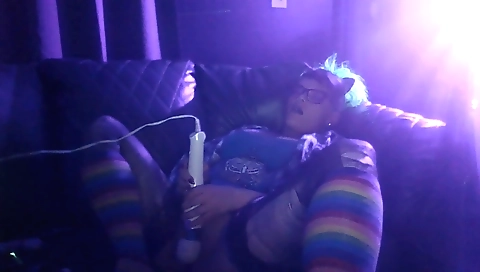 Sexy ebony girl with a big ass is smoking and masturbating